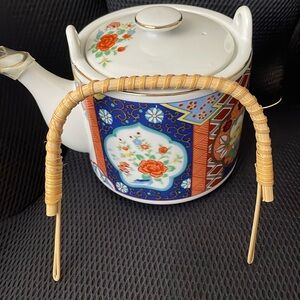 MIYAKO IMARI TEAPOT PORCELAIN WITH BAMBOO HANDLE GOLD TRIM HANDCRAFTED NEVERUSED